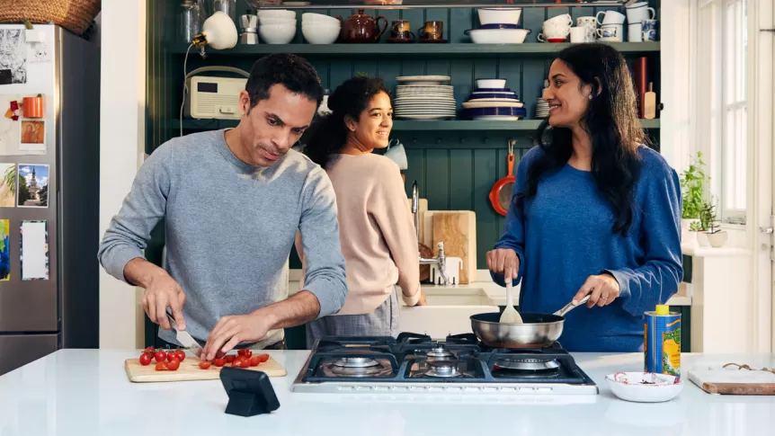 Flat mates cooking with smart meter