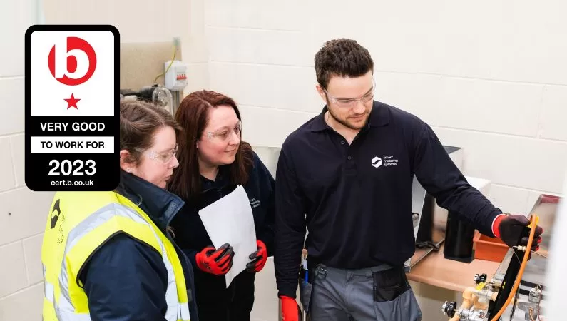 male engineer with two female trainees