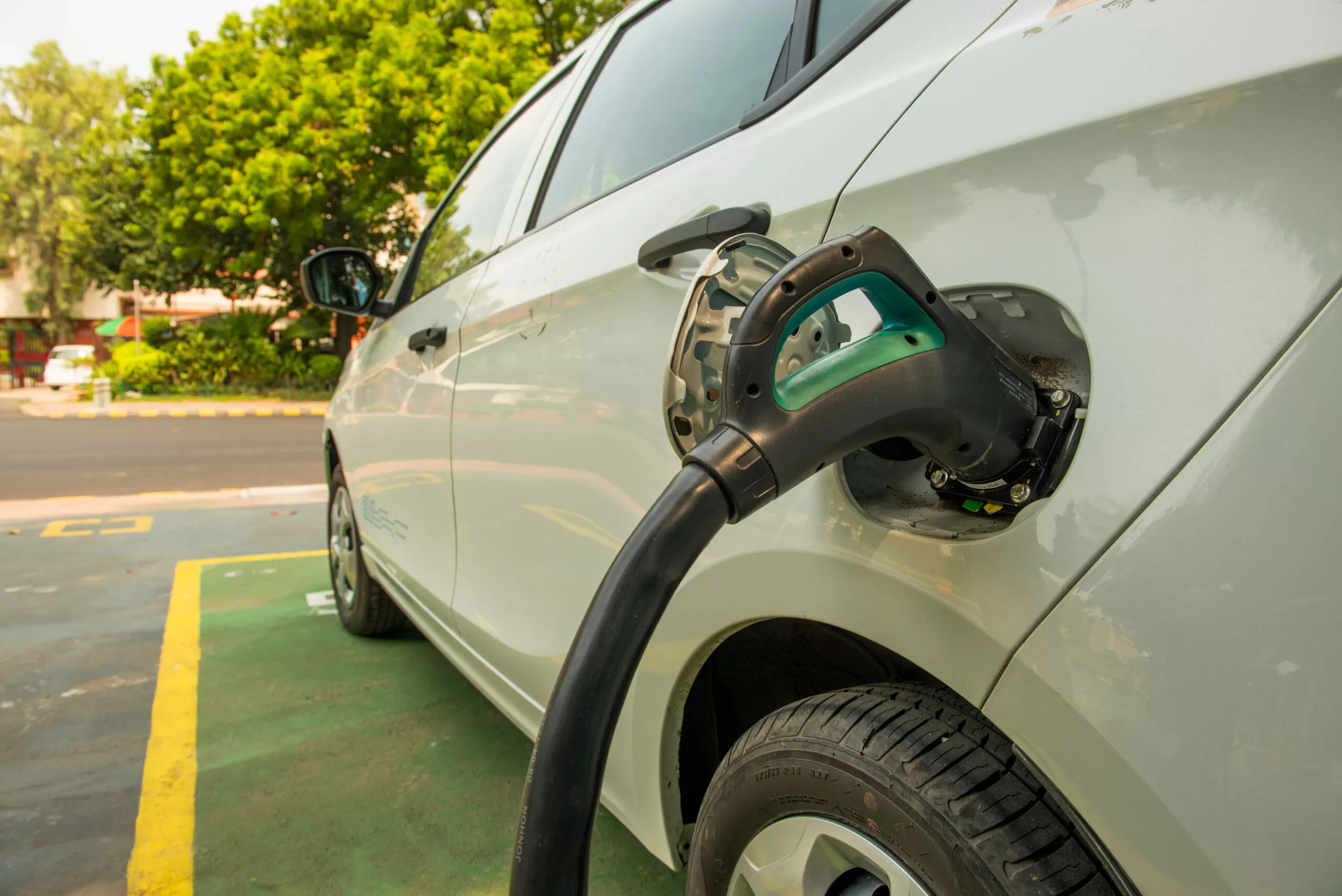 Electronic vehicle parked with a connected charger